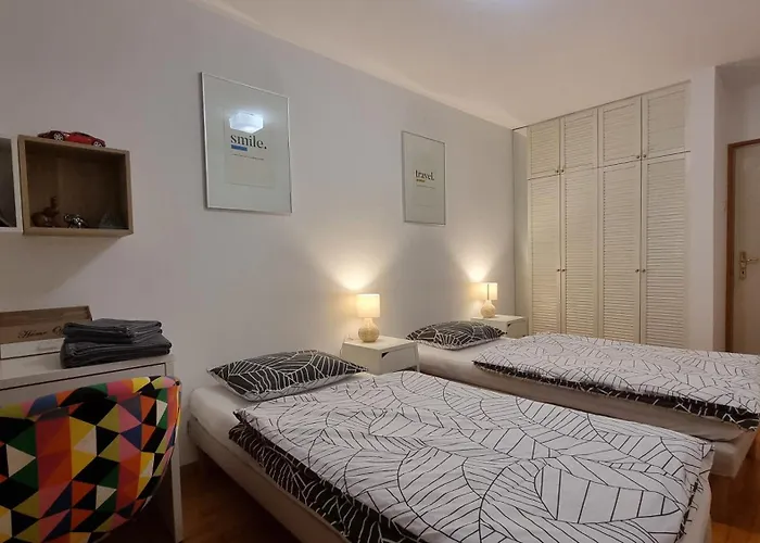 Peter & Free Parking *