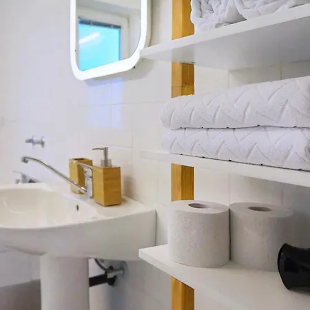 Peter & Free Parking דירה